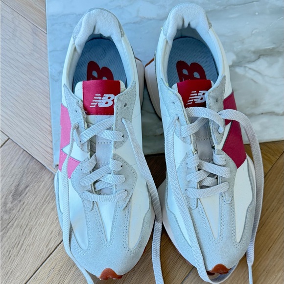 New Balance Women’s 327 Sneakers - Picture 2 of 5